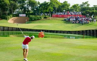 Christine Wolf hits the 18th green at the 2019 Hero Women's Indian Open