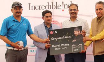 LG closest to Pin winner Suresh Singh with Kamal Tiwari of LG, Pankaj Jain & Suresh Kalani