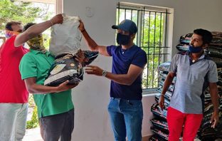 Chikkarangappa S. (Centre) providing help to Eagleton caddies