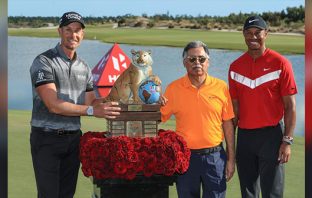 Henrik Stenson (L), Dr Pawan Munjal (CEO & President Hero MotoCorp) and Tiger Woods