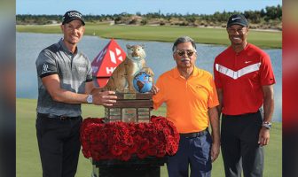 Henrik Stenson (L), Dr Pawan Munjal (CEO & President Hero MotoCorp) and Tiger Woods