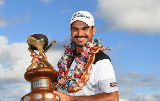 Gaganjeet Bhullar with Fiji International trophy