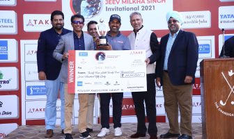 Shiv Kapur receives the winner's cheque and trophy from Mr. Srinivasan H R, Director, TAKE Sports Management Pvt. Ltd. (2nd from left) and Indian golf legend and tournament host Mr. Jeev Milkha Singh (2nd from right). The others seen in the picture are Mr. Uttam Singh Mundy, CEO, PGTI (extreme left), Mr. Arvind Bajaj, Captain, Chandigarh Golf Club (3rd from left), Mr. Ravibir Singh, President, Chandigarh Golf Club (extreme right).