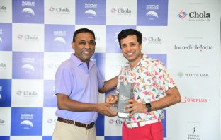 Arun Murugappan - Director, Chola Investments & Finance Company awards Anirudh Shrotriya