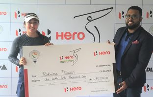 Ridhima Dilawari receiving winner's cheque from Mr. Mayukh Ray, Captain-Tollygunge Golf Club