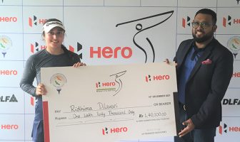 Ridhima Dilawari receiving winner's cheque from Mr. Mayukh Ray, Captain-Tollygunge Golf Club