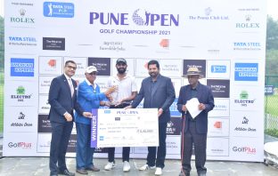 Abhijit Singh Chadha receives the winning cheque and trophy from Mr. Lalit Chinchankar, Captain, Poona Club Golf Course (2nd from left), Mr. George Bennet Kuruvilla, General Manager, The Westin Pune (extreme left) and Mr. Uttam Singh Mundy, CEO, PGTI (2nd from right). Also seen in the picture is Mr. Sampath Chari, Tournament Director, PGTI (extreme right).