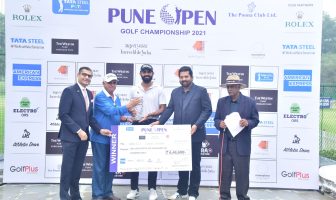 Abhijit Singh Chadha receives the winning cheque and trophy from Mr. Lalit Chinchankar, Captain, Poona Club Golf Course (2nd from left), Mr. George Bennet Kuruvilla, General Manager, The Westin Pune (extreme left) and Mr. Uttam Singh Mundy, CEO, PGTI (2nd from right). Also seen in the picture is Mr. Sampath Chari, Tournament Director, PGTI (extreme right).