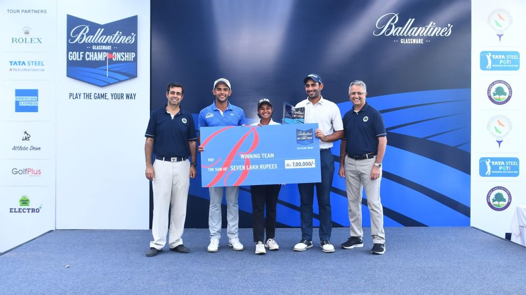 Aadil Bedi (2nd from left), Hitaashee Bakshi (centre) and Ankur Chadha (2nd from right) receive their winning cheque and trophies from Mr. Karan Bindra, Director, K&A Golf (extreme right) and Mr. Anitya Chand, Director, K&A Golf (extreme left)